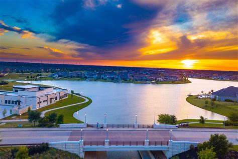 Bus to Cypress with RedCoach - Thanksgiving Travel Deals