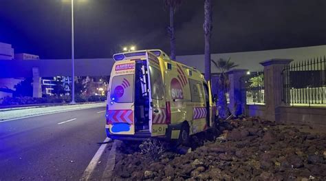 Un Conductor Ebrio Choca Contra Una Ambulancia En La Avenida Mar Tima Y