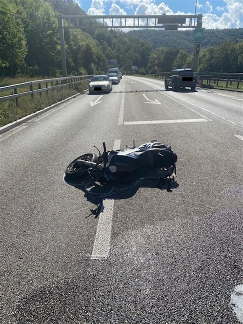 Lenker Bei Motorrad Unfall In Nenzlingen Verletzt Polizeinews Ch