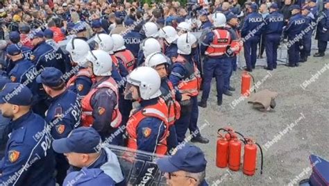 Videolajm Protesta E Opozit S T Bashkia E Tiran S Polic T Gati Me