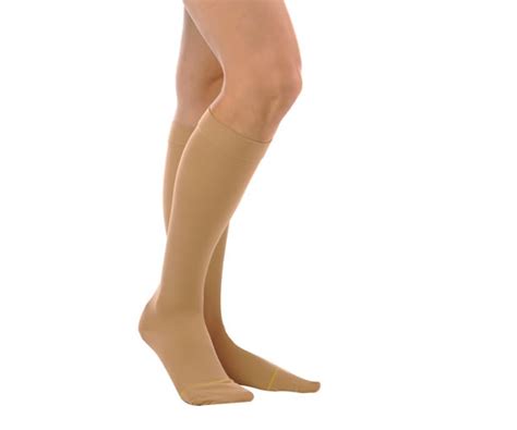 DeluxeComfort Sheer Knee High CT Nude 15 20 MmHg Large