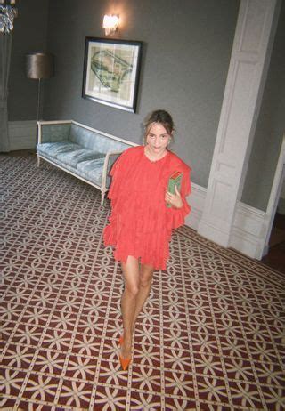 Esta novia lució un naked dress en su boda en una catedral medieval del sur de Francia Vogue