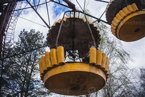 Old Ferris Wheel in the Chernobyl Exclusion Zone 15546031 Stock Photo ...