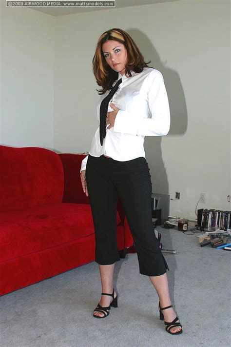 Amateur Model Leaves On Her Necktie While Modeling In The Nude CoedCherry