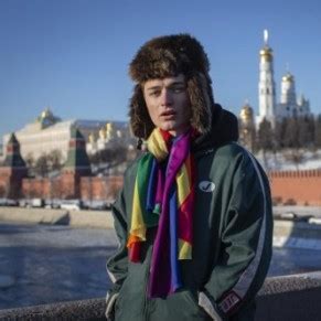 Russie La Loi Sur La Propagande Gay Met Les Jeunes Lgbt En Danger Estime Human Rights Watch
