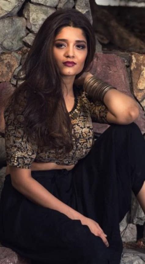 Indian Cine Beauties Ritika Singh Hot