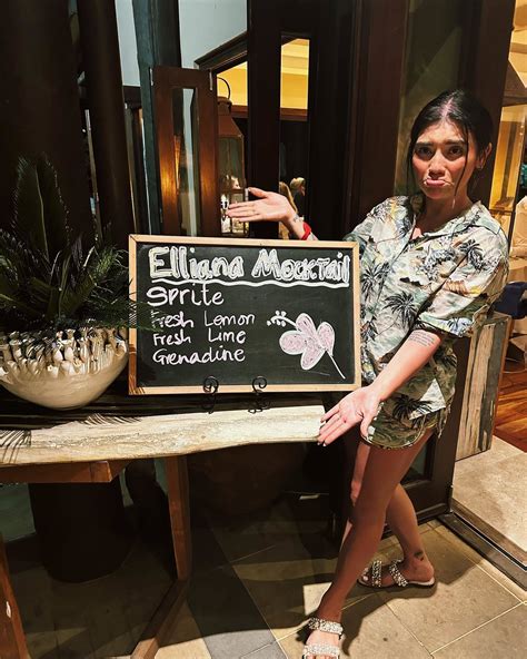 Kirstin Maldonado's feet