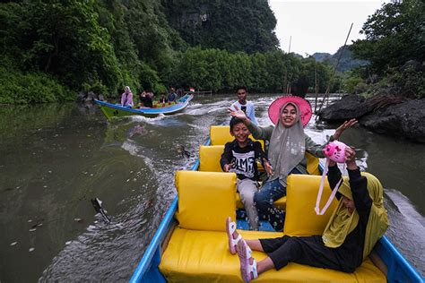 Menyusuri Wisata Karst Rammang Rammang Dengan Perahu Listrik