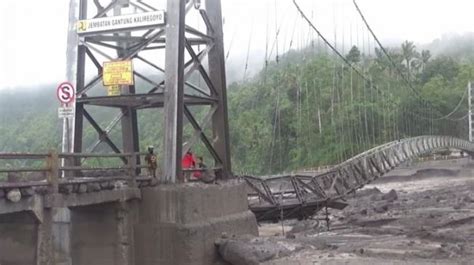 Bencana Banjir Lahar Dingin Lumajang 393 Orang Mengungsi