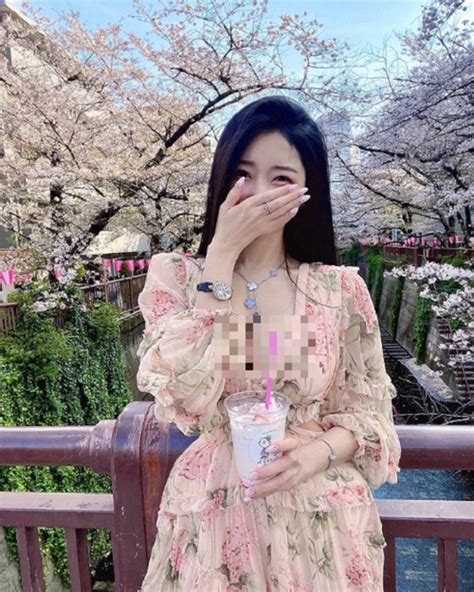 Mặc đồ cắt xẻ hot girl khoe thân hình nóng bỏng ngộp thở