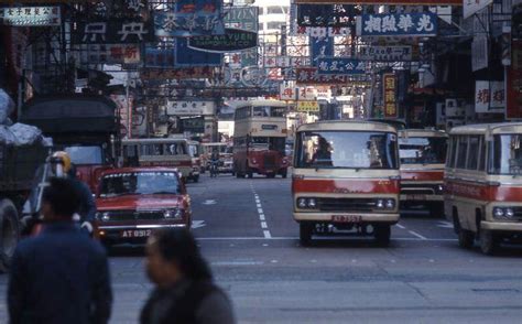 Stunning Photos Of Hong Kong In 1975 That Captured Street Scenes And