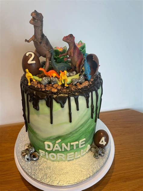 Pin By Marcha De Jong On Taarten Zelfgemaakt Dinosaur Birthday