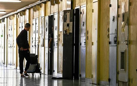 Prisons Le Nombre De D Tenus En France Atteint Un Record Absolu En