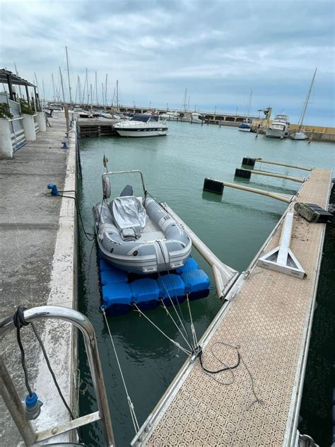 Piattaforma Modulare Galleggiante Per Jet Ski E Piccole Imbarcazioni