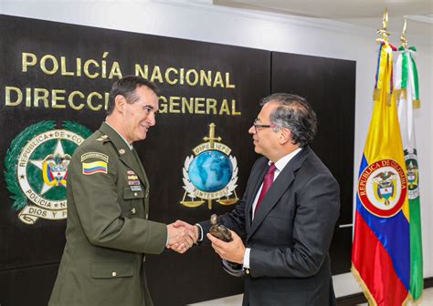 Policía De Colombia On Twitter Rt Directorpolicia En Mi Oficina Compartí Un Café Con El