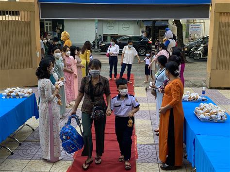 Tp Hồ Chí Minh Học Sinh Lớp 1 Mếu Máo Khóc Trong Ngày Tựu Trường Baotintuc Vn