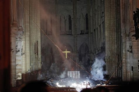 Fotos Inc Ndio Na Catedral De Notre Dame Em Paris Uol