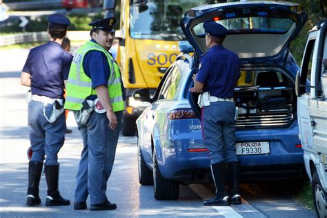 Bosisio Parini Inseguimento Sulla Provinciale Arrestato Spacciatore