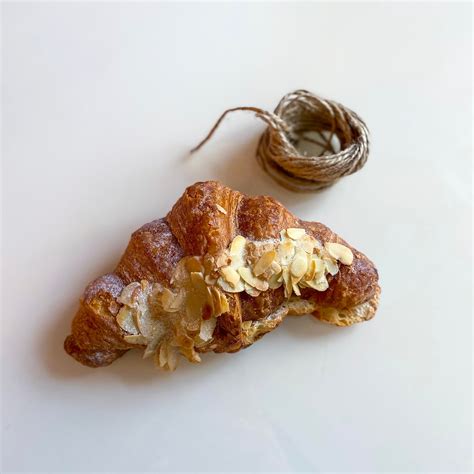 Миндальный круассан