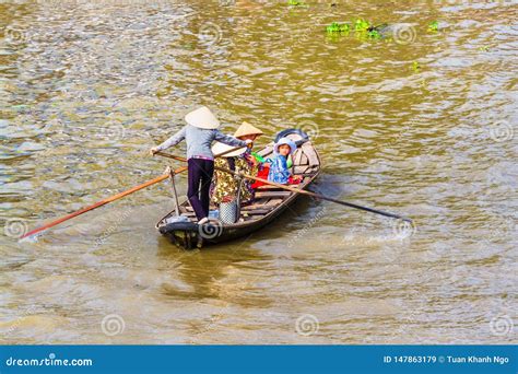 Tam Ban Sampan Kleine Boot In Mekong Rivier Vietnam Redactionele