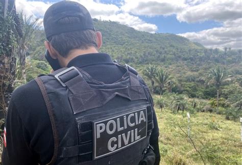 Corpo De Idoso Encontrado Enrolado Em Lona Beira De Estrada De Ch O