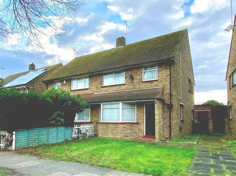 3 Bedroom Semi Detached House For Sale In St Lukes Road Southend On Sea Essex Ss2 Ss2