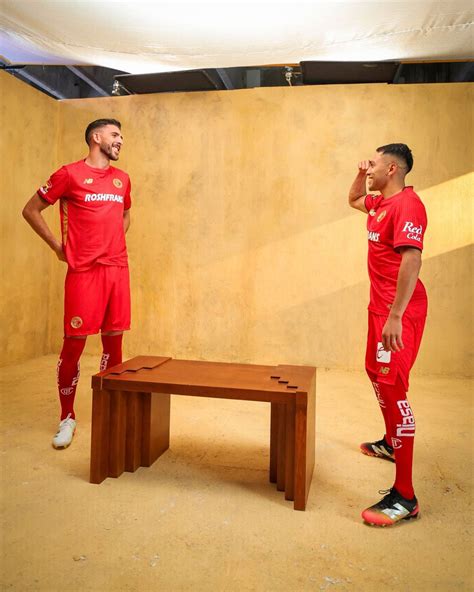 New Balance develó el nuevo uniforme del Campeón “Forjados para la