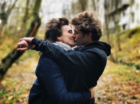 Pin By Jy On Skam Fr Maxence Danet Fauvel Cute Gay Couples Gay Cuddles