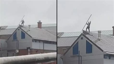 Prisoner spotted on roof of UK's Strangeways prison after escape - News ...