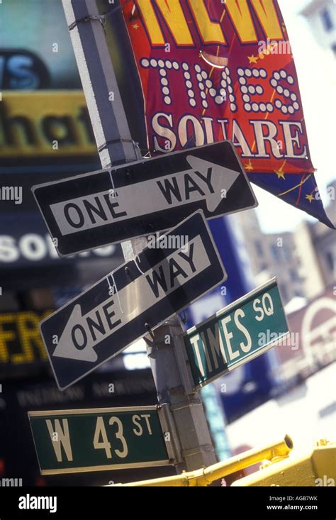 New york street sign times square sq hi-res stock photography and images - Alamy