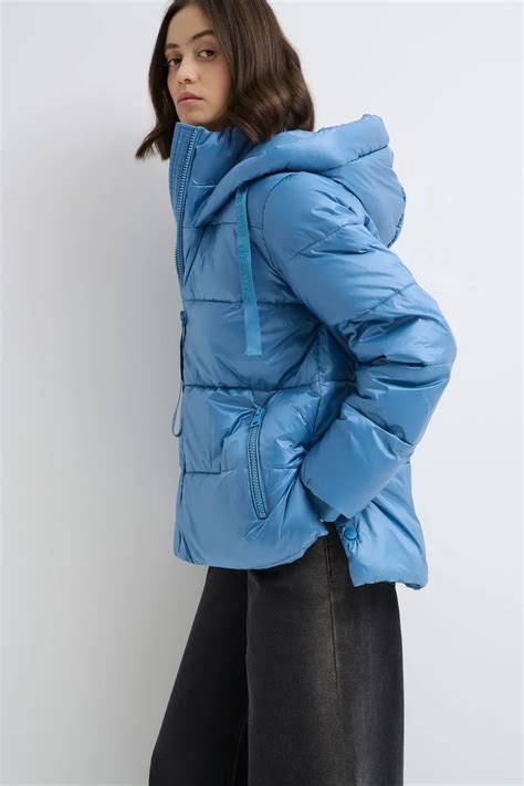 Зимняя куртка с капюшоном Снежная Королева studio 716300003 цены в ...