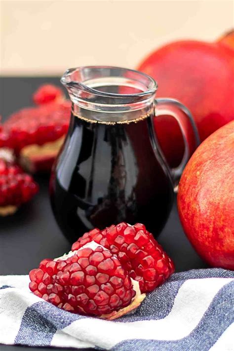 13+ Best Pomegranate Recipes (Easy Ways to Eat Pomegranates) - IzzyCooking