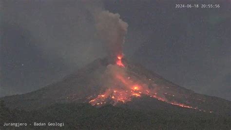 Gunung Merapi Luncurkan Guguran Lava 18 Kali Ke Arah Barat Daya