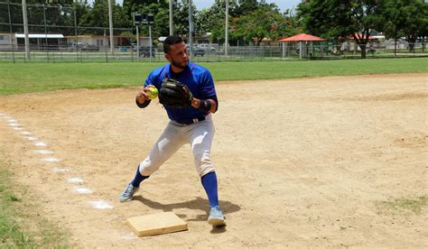 Aguada con buen inicio en el debut del Sóftbol Masculino La Isla Oeste