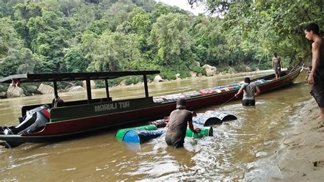 Long Boat Transportasi Legendaris Sungai Mahakam Ulu Sm T Mahakam Ulu