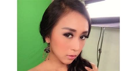 Josie Putri Selfie Hot Fiesta Babes Zona Artis Lagi