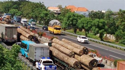 Kecelakaan Maut Di Tol Kebomas Telan 2 Korban Jiwa Elf Langsung Guling