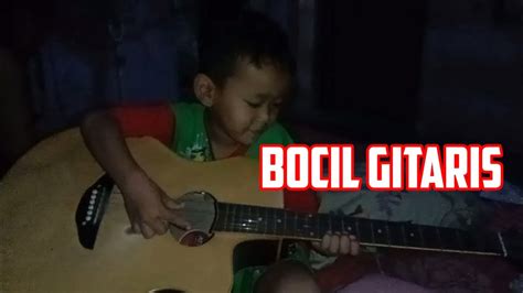 Bocil Gitaris Lagi Ngambek Mau Main Gitar Asal Di Kasih Jajan Bocah