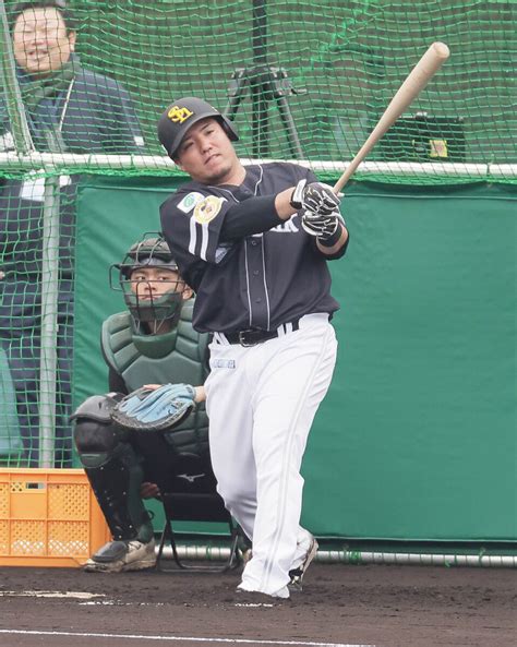 【ソフトバンク】山川穂高がサイン会 ファンの要望に応えて“どすこいポーズ”で記念撮影も スポーツ報知