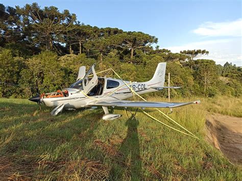 Paraquedas Do Avi O Cirrus Sr Salva Piloto E Copiloto Em Lages Sc