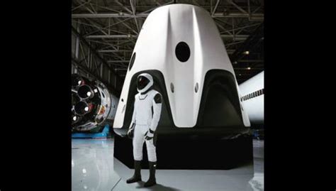 Elon Musk Revela Imagen A Cuerpo Completo Del Traje Espacial De Space X