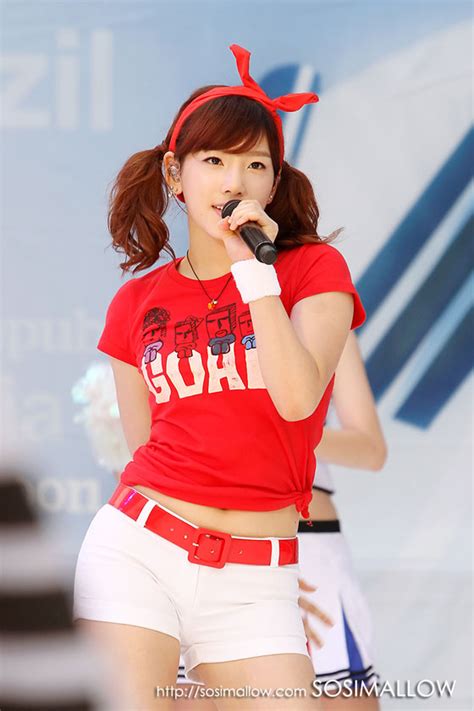 Xỉu Ngang Với Nhan Sắc Mộc Mạc Rạng Rỡ Của Taeyeon Snsd Năm 18 Tuổi