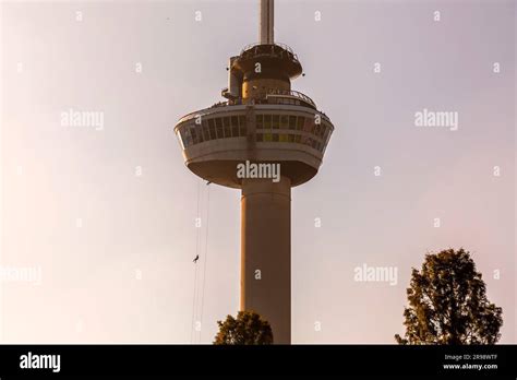 Euromast La Tour D Observation De La Ville De Rotterdam Vu De Het