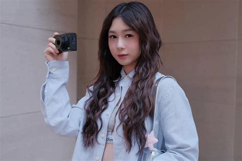 Hai hot girl sinh năm 2002 nổi tiếng nhờ hát nhép giờ ra sao Báo Dân trí