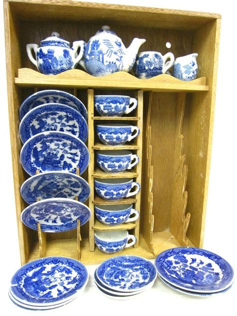 VINTAGE CHILDS BLUE WILLOW CHINA TEA SET JAPAN w/WOOD DISPLAY | eBay ...