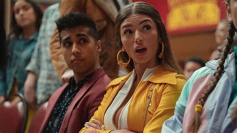 El increíble cambio físico de Mimi Keene para nuevo papel lejos de Sex Education VADER