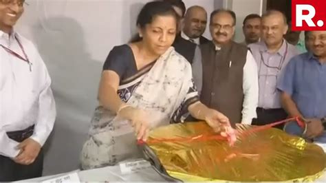 Fm Nirmala Sitharaman Takes Part In Halwa Ceremony Before Budget