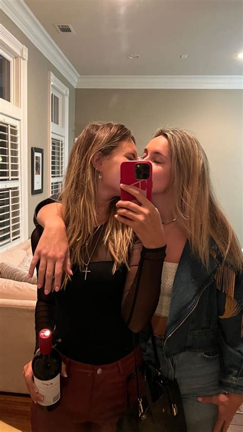 Pin By Tallie On Sapphic Woman Loving Woman Cute Lesbian Couples Girls In Love