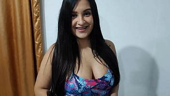 Una Jovencita Colombiana Latina Morena Caliente Da Una Mamada Tremenda La Penetran Y Recibe