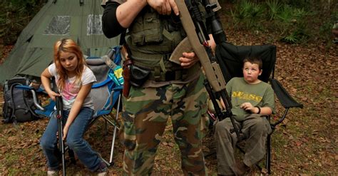 Crian As Participam De Treinamento Militar Armas Nos Eua Fotos